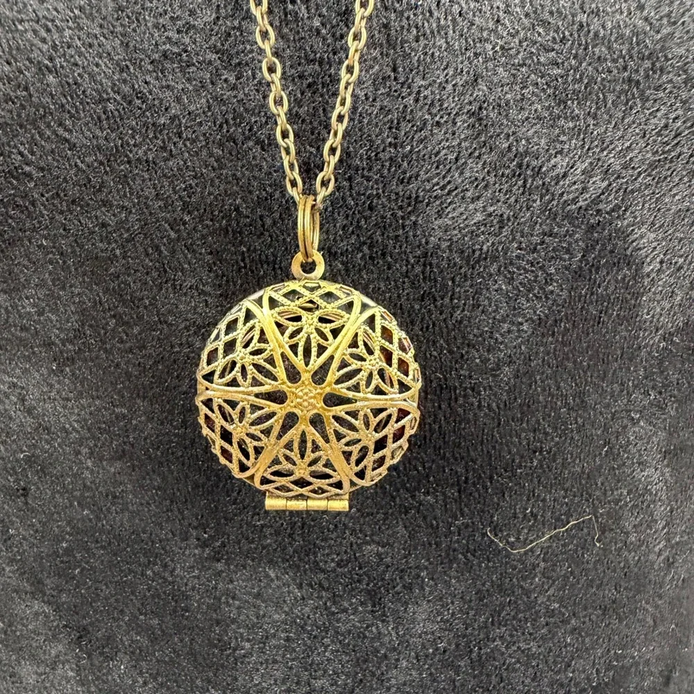 Vtg Brass Filigree Essential Oil Aromatherapy Diffuser Locket‎ Necklace Mandala